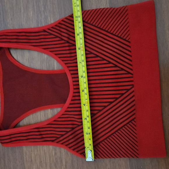 ALALA Convertible Seamless Sports Bra & Leggings Set Bright & Dark Red Stripes - Picture 13 of 16